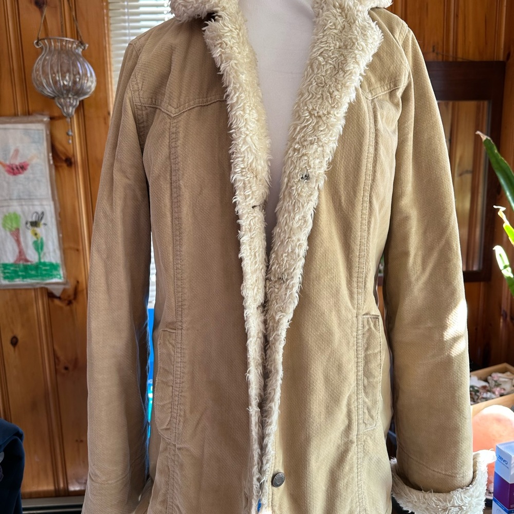 Abercrombie & Fitch tan corduroy coat w thick fleece lining & metal buttons.